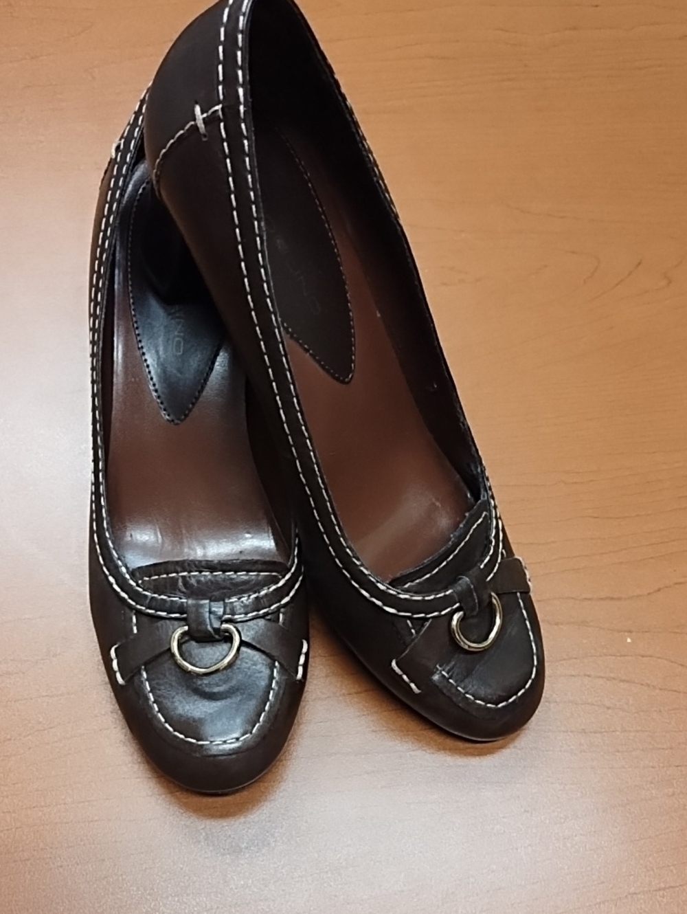 Bandolino dark brown leather heels